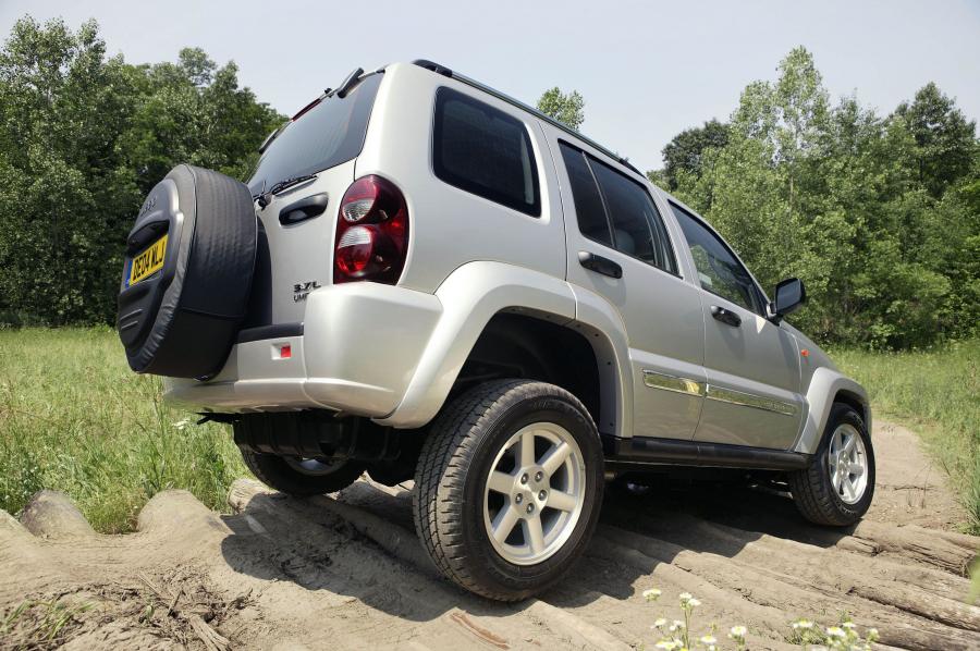  Jeep Cherokee 2002 года  (фото 21 из 130)